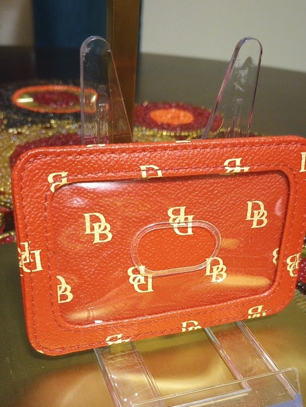 New D&B Logo ID Cardholder - Picture 5 of 8